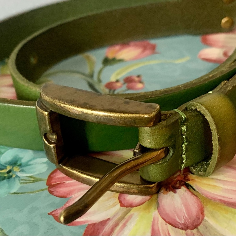 ‼️2X55‼️
Linea Pelle  Leather Belt Green Antique Gold Hardware Detail Boho Solid